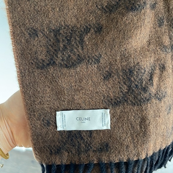 Celine Fringed scarf in monogram cashmere - Picture 3 of 4